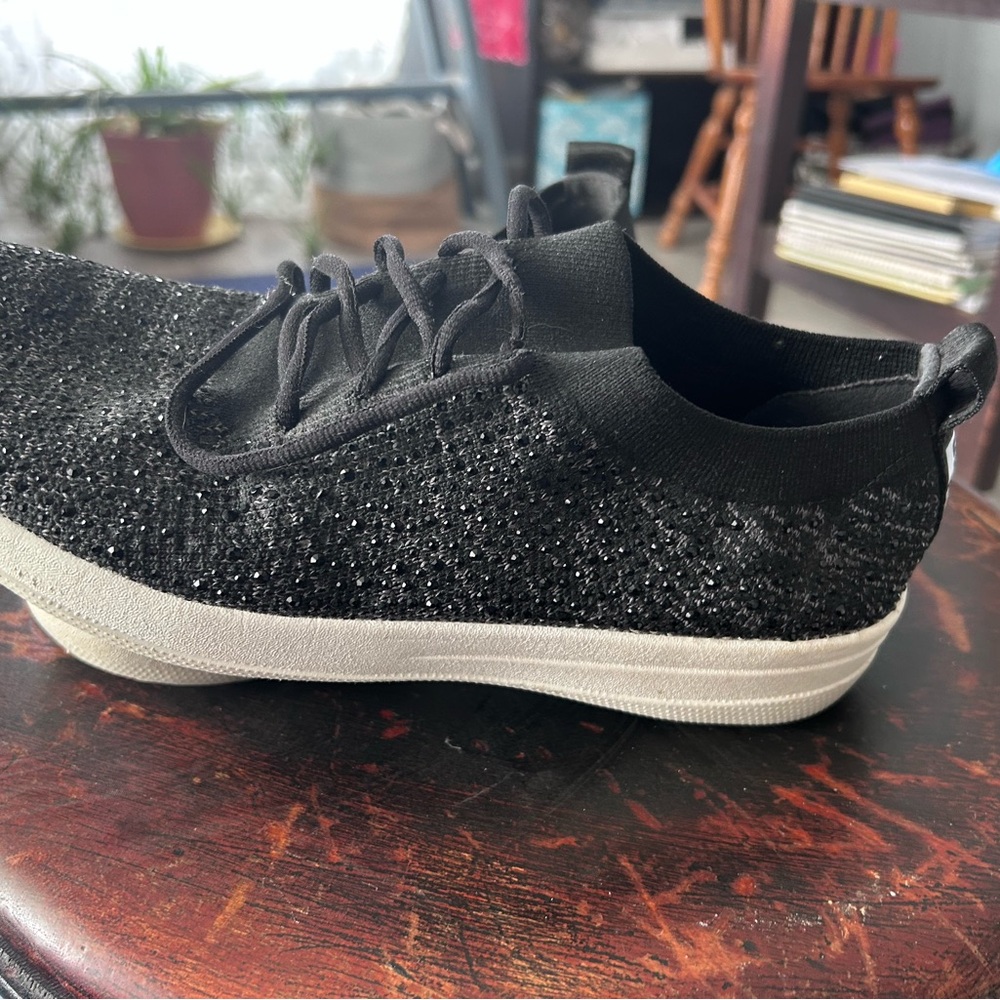 Stylish Black sparkly Shoes by FitFlop. Size 8 - Picture 2 of 4